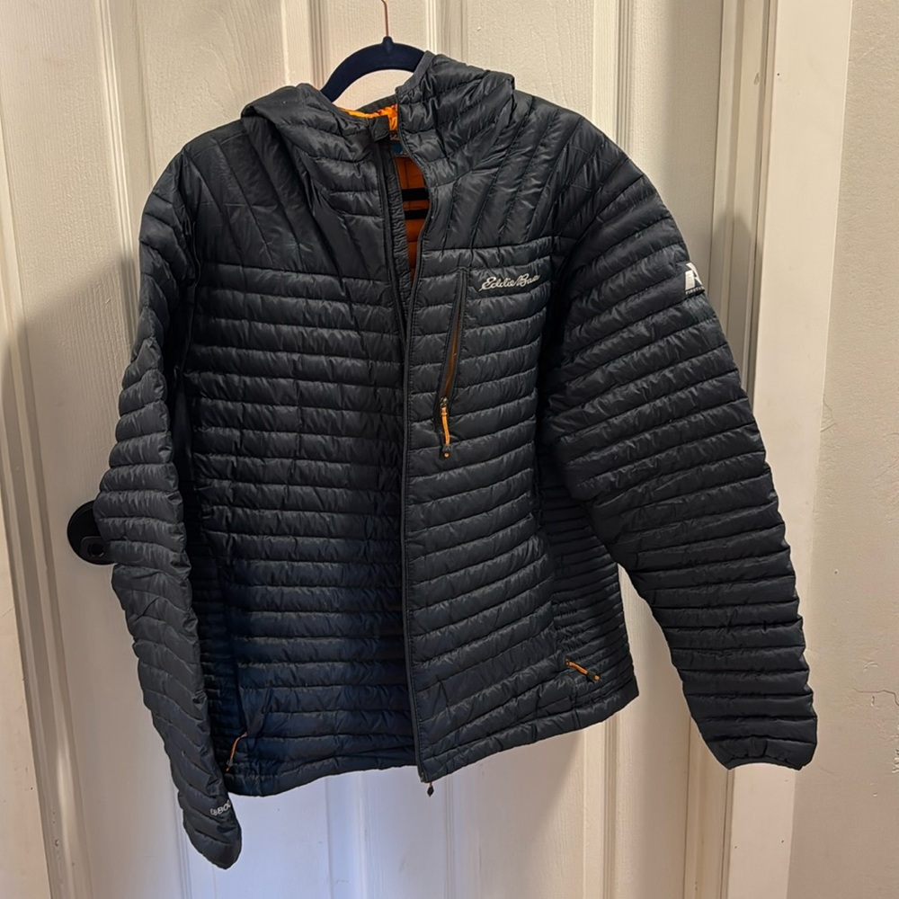 Men’s large Eddie Bauer First Ascent Down Hooded Jacket
